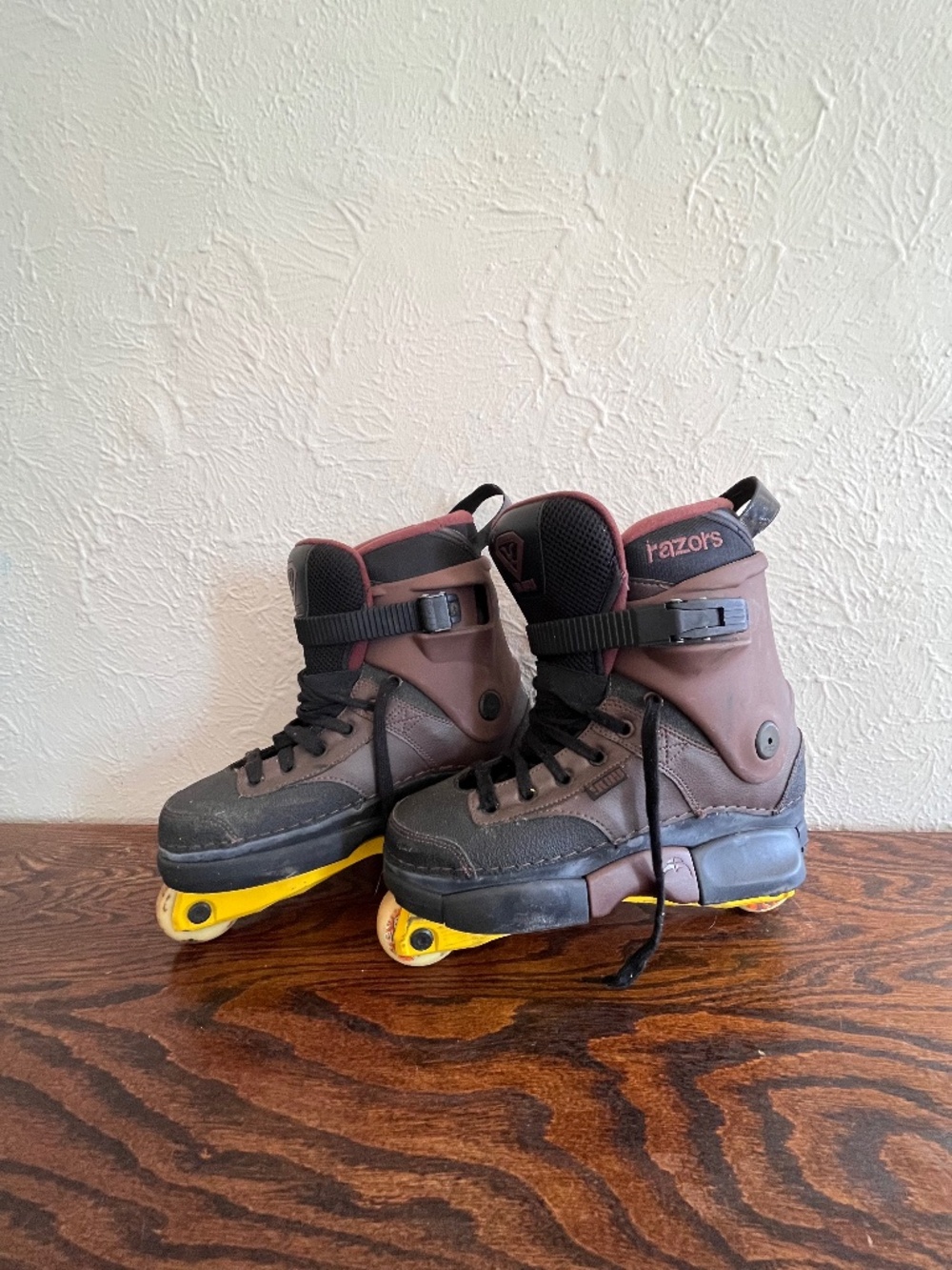 RAZOR skates Men’s size 9 1/2 LIKE NEW